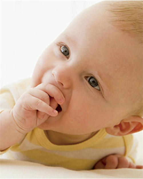 母乳喂养的宝宝消化不良怎么办？轻松应对宝宝不适的秘诀